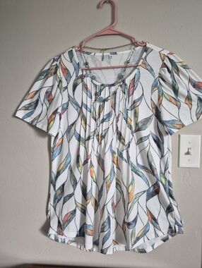 Women’s White Multicolor Leaf-Print Short Sleeve Blouse